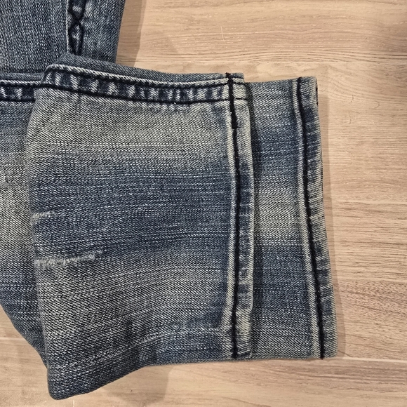 Rock Revival Patti Capri Low Rise Size 28 Inseam 18.5 Medium Wash Distressed. - Picture 5 of 13
